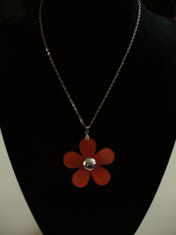 Kvetinka náhrdelnik,