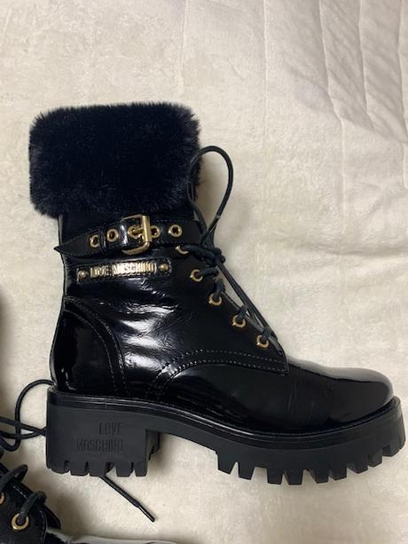 Lakované kožené workery love moschino originál, 39