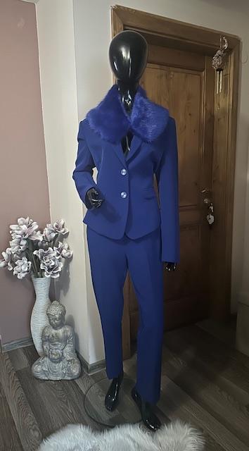 Kráľovský modrý nohavicový kostým zn. gaudi it 44, l / m