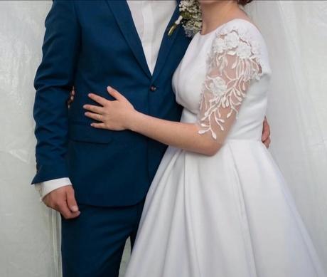 Svadobné šaty s čipkovanými rukávmi, m