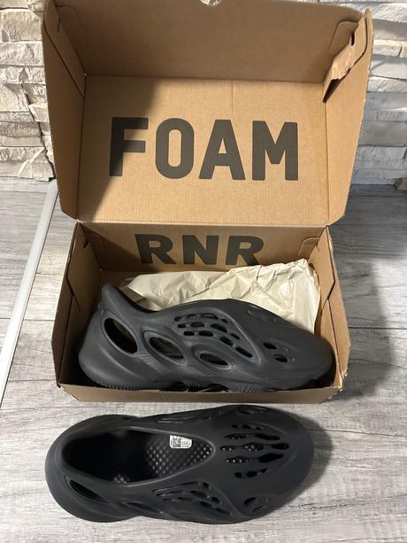 Originál yeezy foam runner, 43