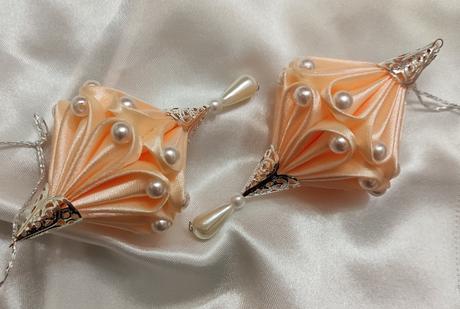 Vianočný saténový cencúľ, 