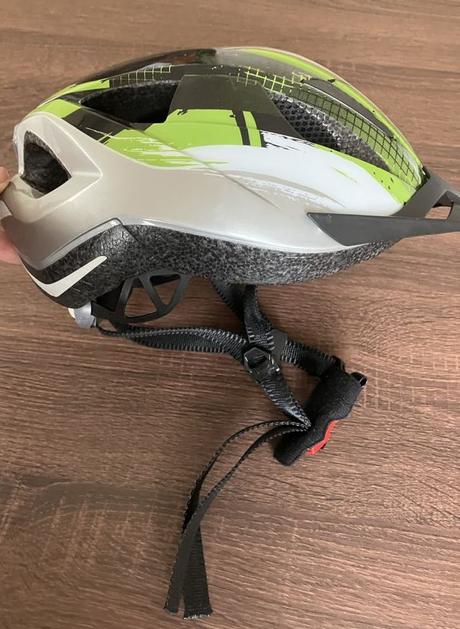 Predám detskú prilbu crivit, 49-54 cm, rukavice, 