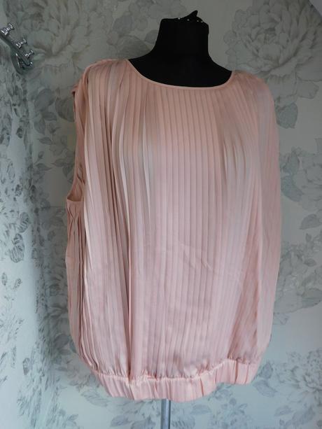 Pekna trendy plisovana bluzka/top, lindex,48