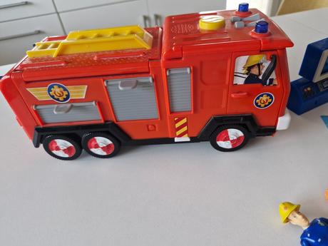 Auto požiarnik sam + figúrky,