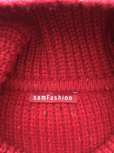 Červená roláková vesta, 36