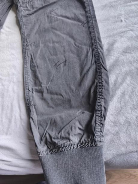 Prechodné nohavice th s poštou, tommy hilfiger,s