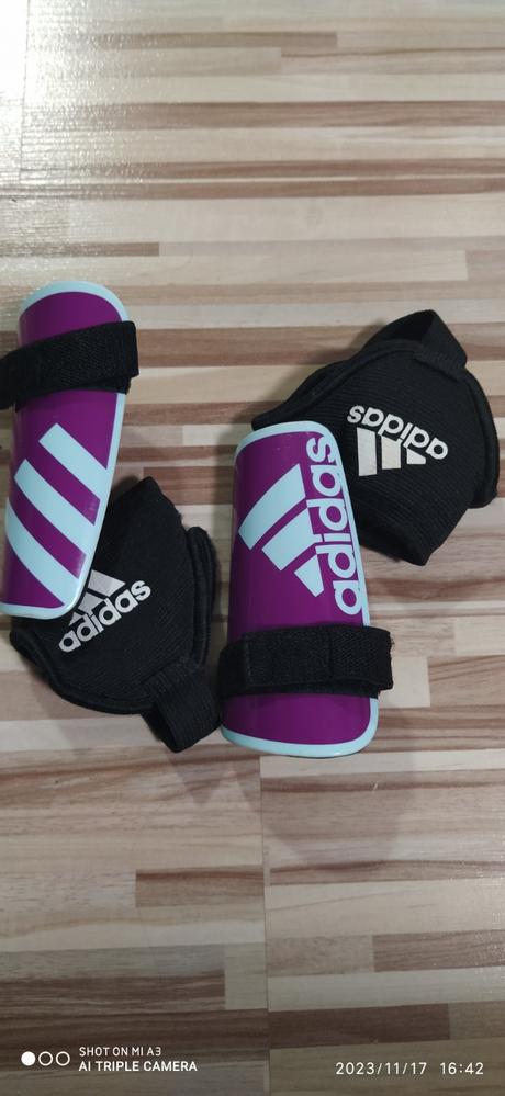 Adidas futbalové chrániče, 