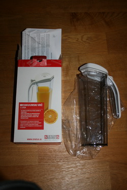 Nádoba na nápoj s vákuovým uzáverom, 