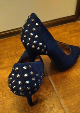 Lodičky zdobené ostňami, graceland,37