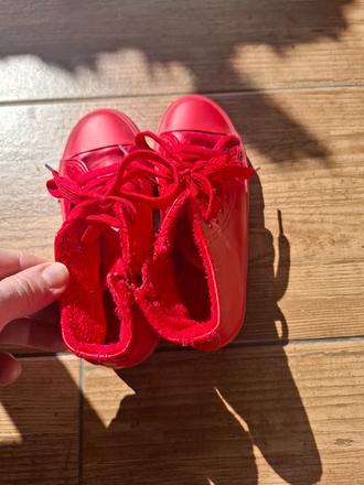 Červené tenisky vyteplené, 31