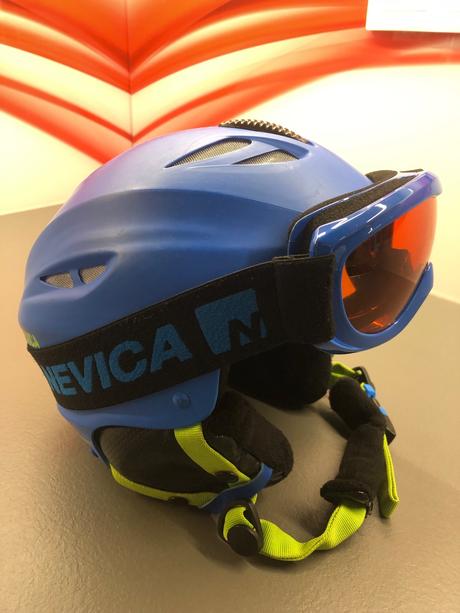 Nevica lyžiarska prilba a okuliare, s