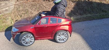 Autičko elektrické bmw,
