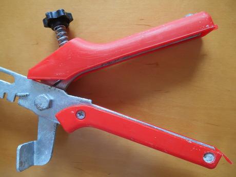 Kliešte na vyrovnanie dlažby a obkladov, 