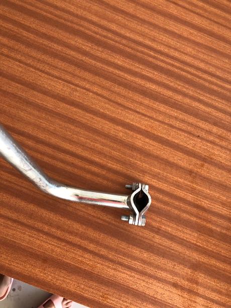 Tyč na pridržanie pri učení na bicykel,