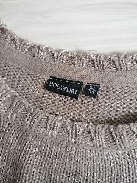 Trblietavý svetrík, 34