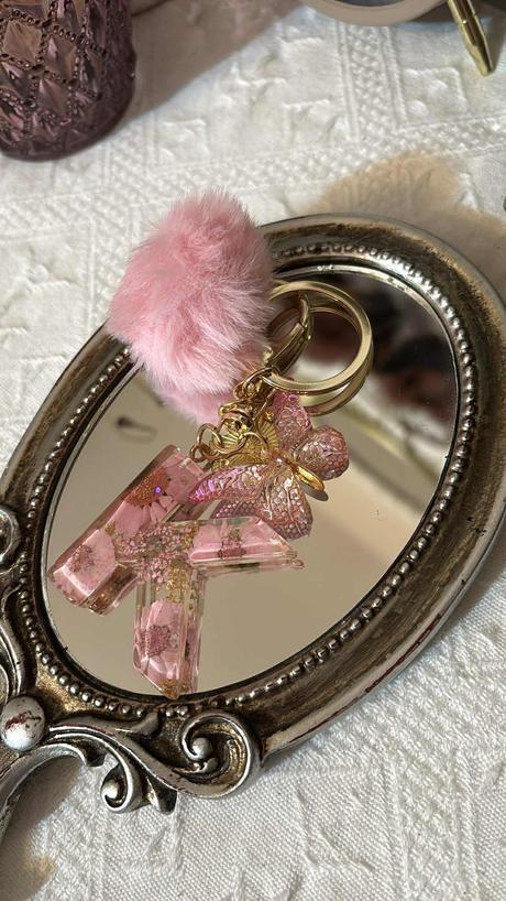 5 eur - ihneď k odberu - kľúčenky s písmenkom, 