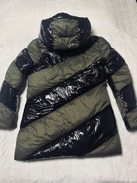 Hrubá zimná dlhšia bunda zn. magenta, l / m