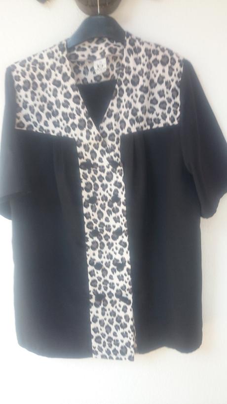 Zľava - dámsky elegantný kostým, 46