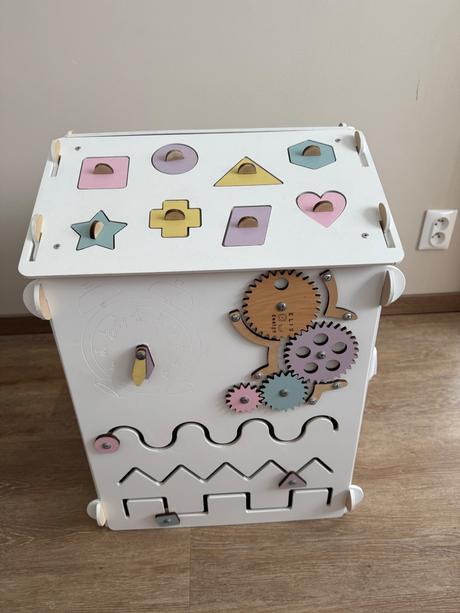 Montessori domček activity board,