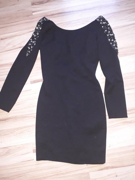 Šaty s holým chrbtom, m