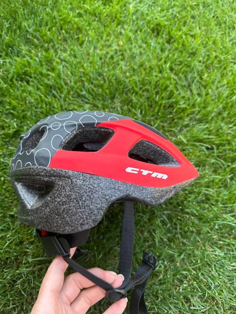 Cyklistická prilba, s