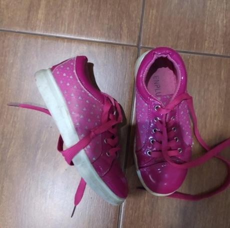 Lakované tenisky, 31