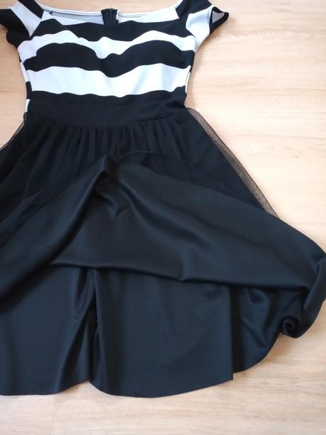 Čiernobiele elegantné šaty s tylovou sukňou, 36