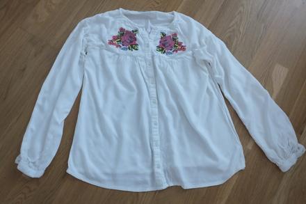 Krásna vyšívaná blúzočka, 152