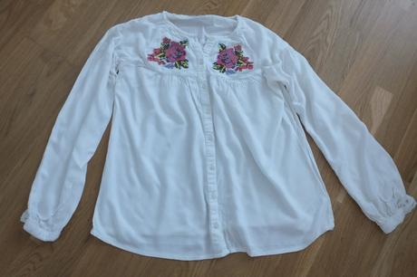 Krásna vyšívaná blúzočka, 152