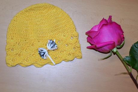 Háčkovaná čiapočka s kvetom, <50 - 158