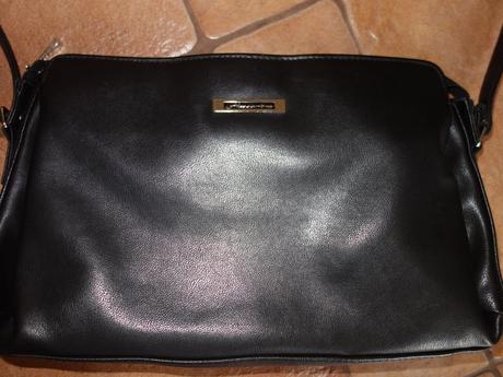 Cierna crossbody kabelka,