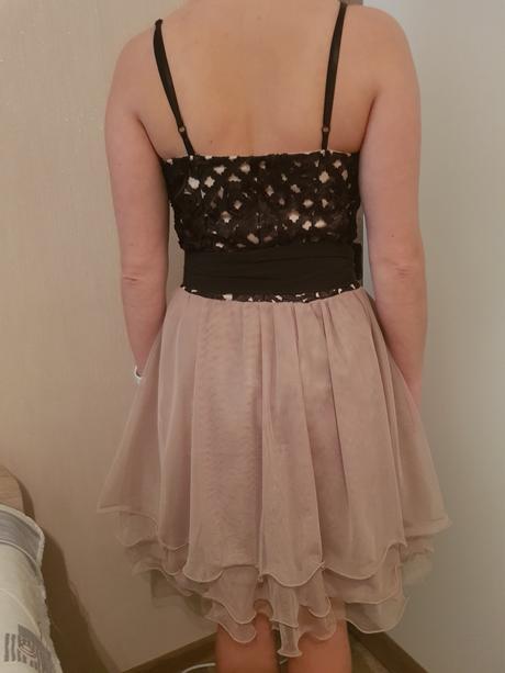 Krátke spoločenské šaty veľkosť s, s