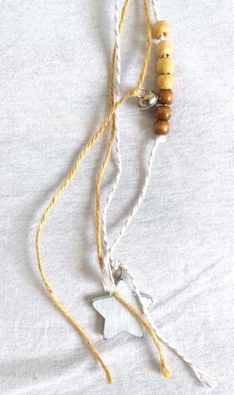 Dve staršie vianočné ozdoby,