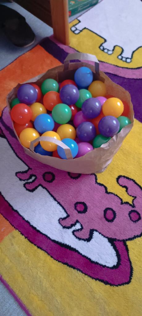 Mix hračiek + loptičky do bazéna, 