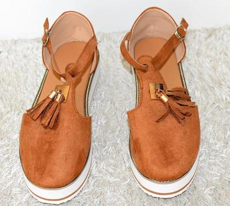 Nenosené sandále, 40