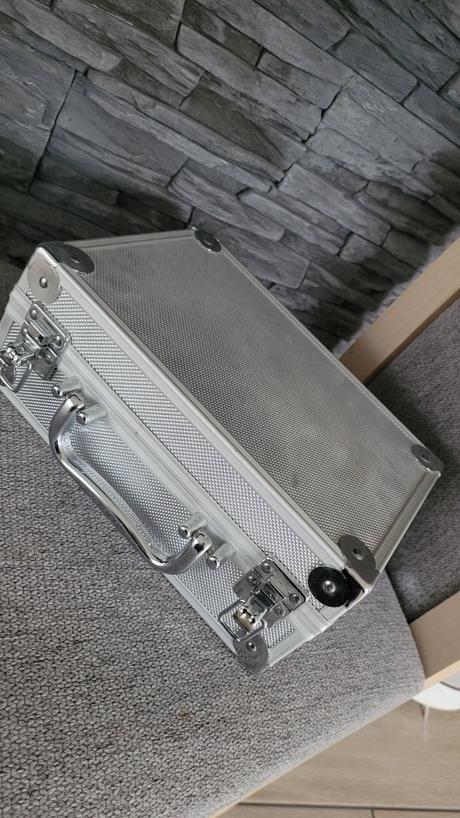 Kufrik na kozmetiku,