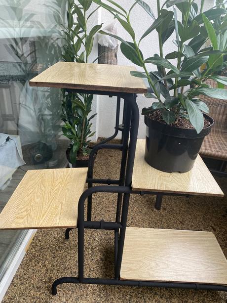 Starý retro dizajnový podstavec stojan na kvety,