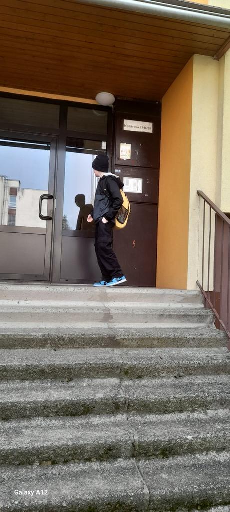 Cierne kapsacove nohavice, 152