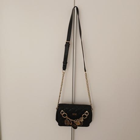Čierna malá crossbody kabelka guess, guess