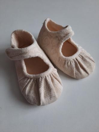 Luxusné capačky, topánočky zn. escada, <17