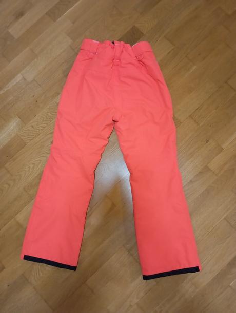 Nádherné neónové otepľovačky, 146