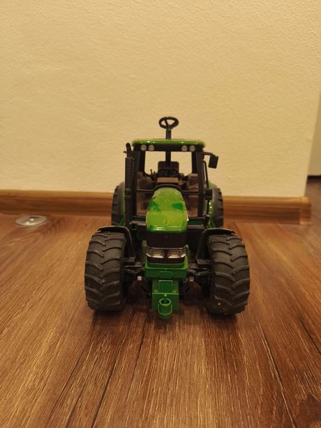 Bruder traktor john deere s vlečkou, 