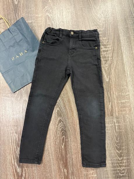 Zara čierne vyšuchane rifle na 4-5 rokov, zara,110