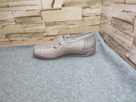 Ara 37,5 - dámske celokožené dierkované topánky, ara,38