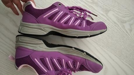 Fialové tenisky, 35