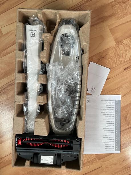 Tyčový vysávač electrolux 300 clean nové príslušen, electrolux