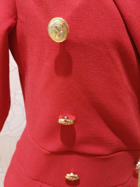 Krasne cervene saty, 38