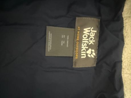Bunda, jack wolfskin,104