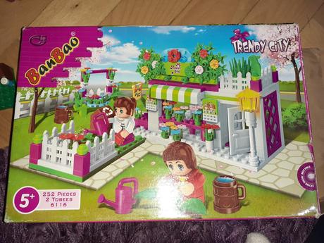 Stavebnica kvetinový stánok, 